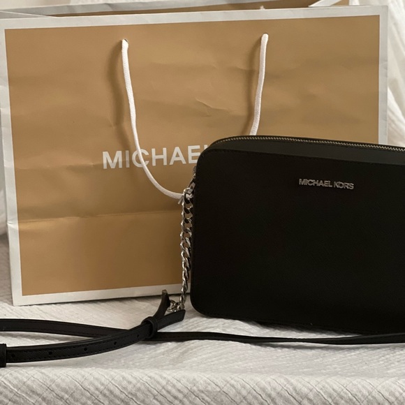 Michael Kors Black Jet Set Crossbody - Picture 3 of 6